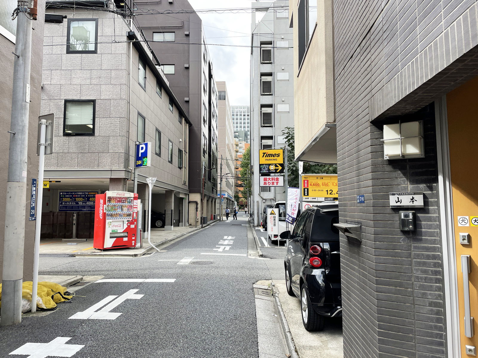 新正堂第2ビル前面の通り