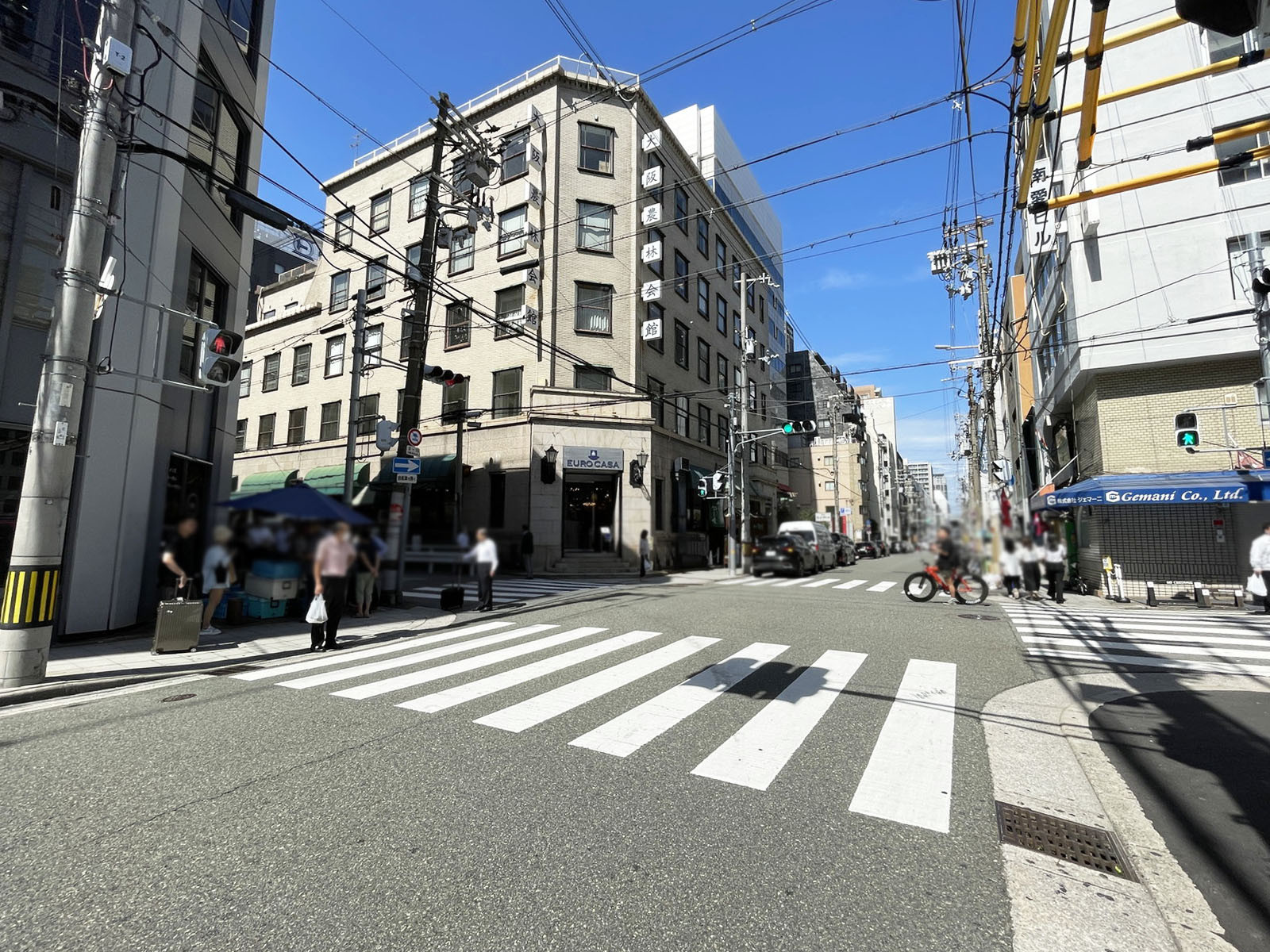 BRAVI三休橋前面の通り