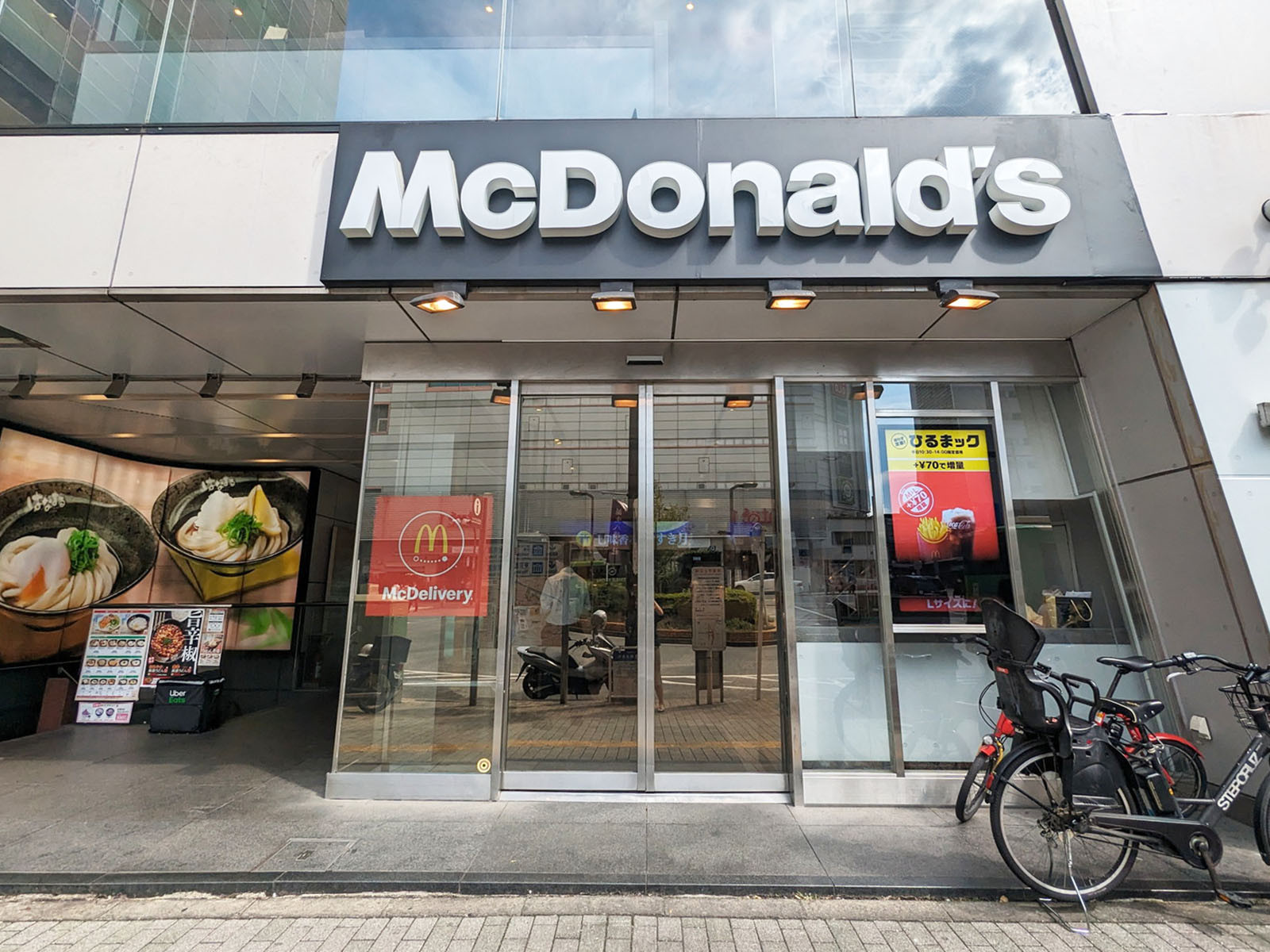 通り沿いのマクドナルド 目黒駅前店