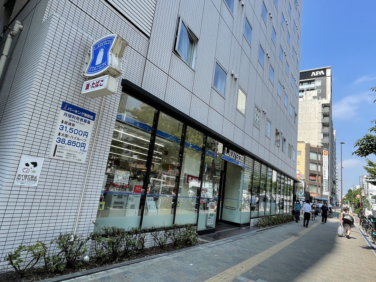 並びのローソン都営東新宿駅前店