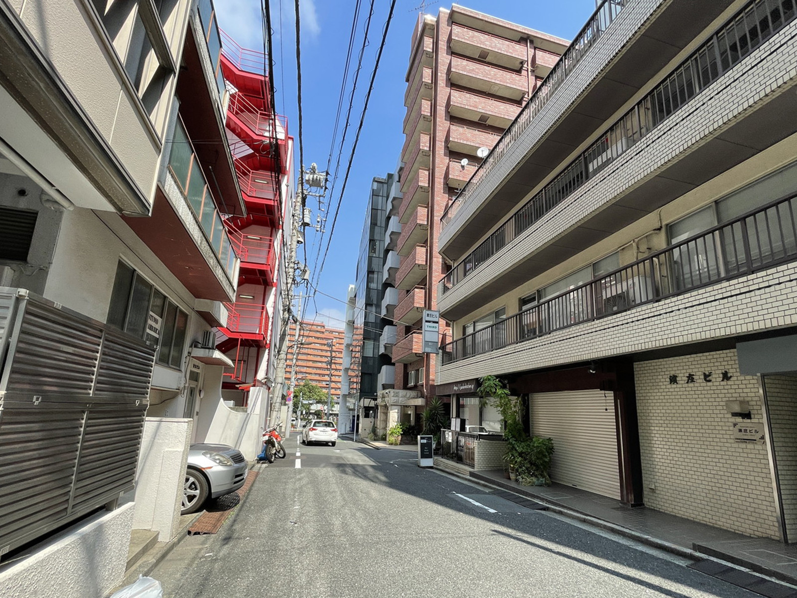 濱庄ビル前面の通り