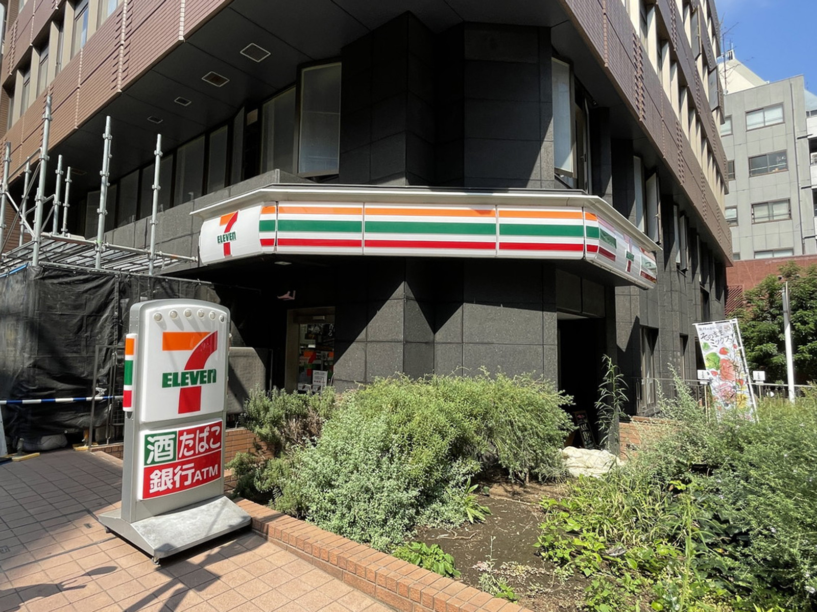 徒歩2分のセブンイレブン新宿御苑本通り店