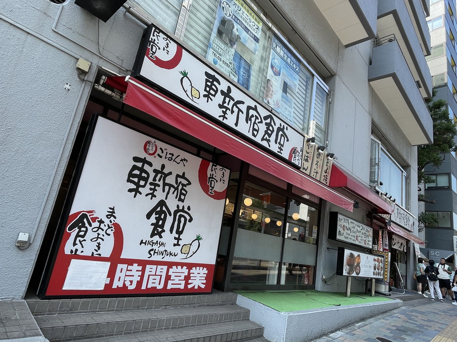 周辺には飲食店が点在