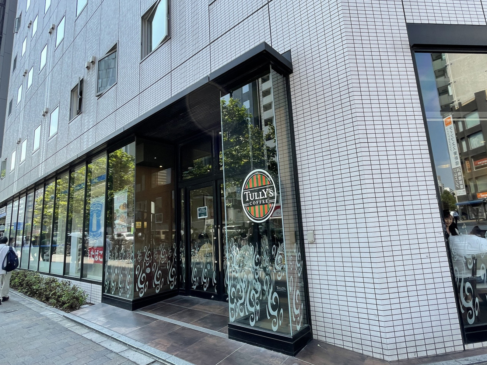 徒歩2分のタリーズコーヒー イーホテル東新宿店