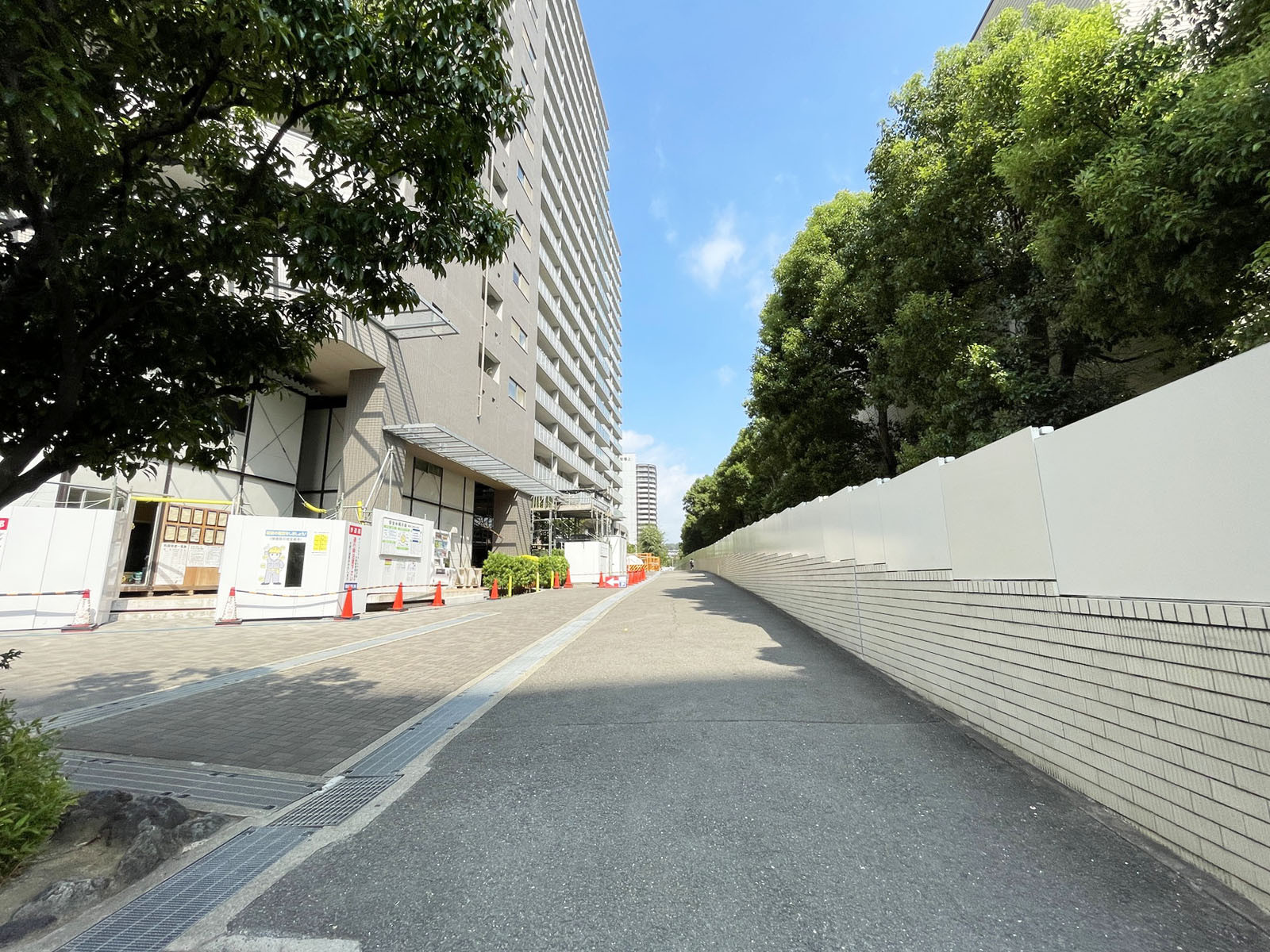千里中央ツインビル別館前面の通り