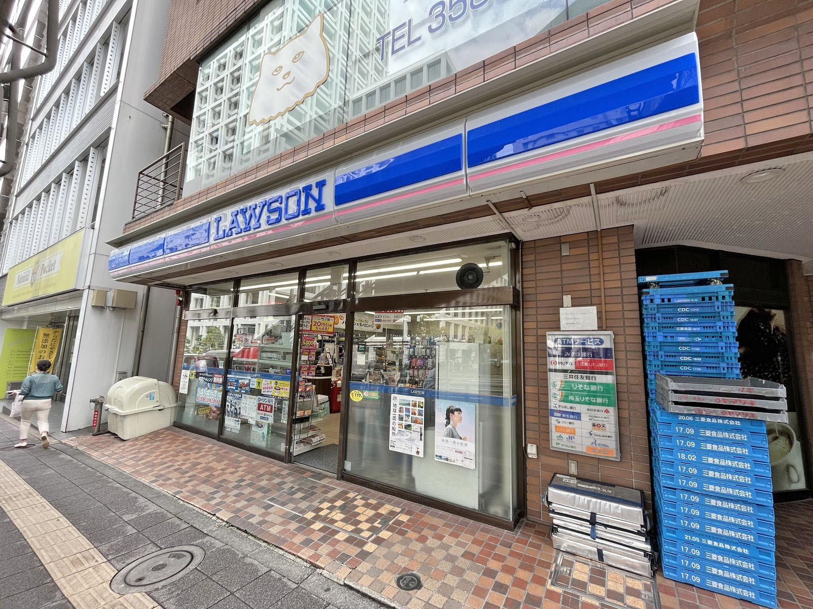 同じ並びのローソン赤坂四丁目店