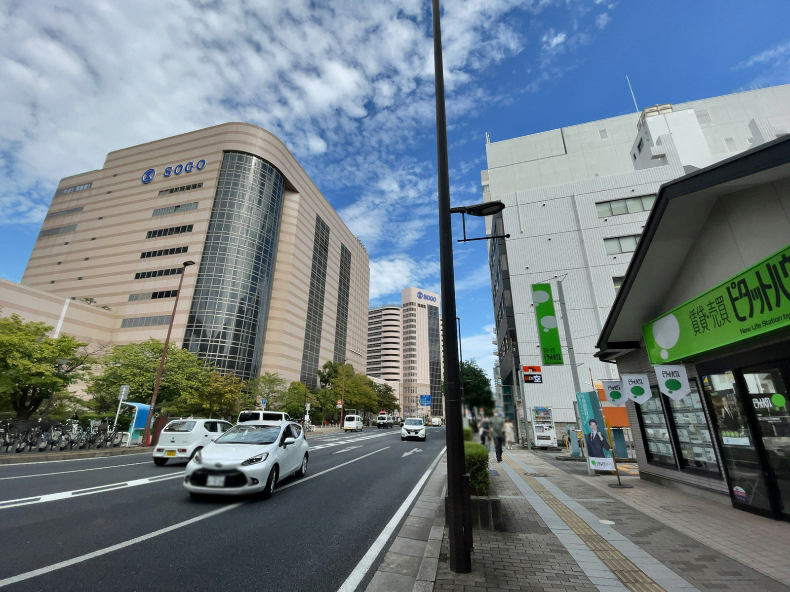 千葉第一生命ビル前面の千葉街道
