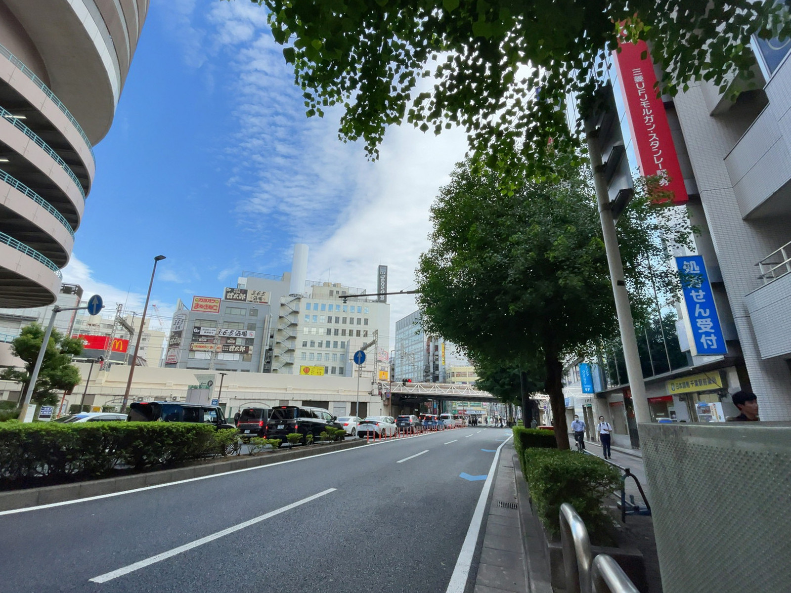 JPR千葉ビル前面の千葉街道