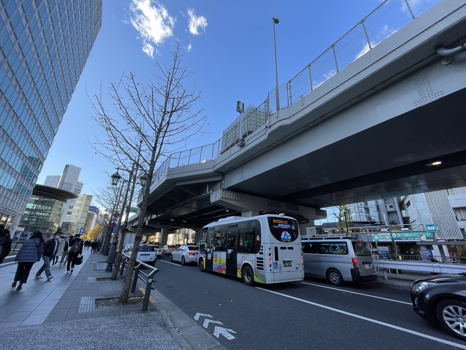 六本木ヒルズノースタワー前面の通り
