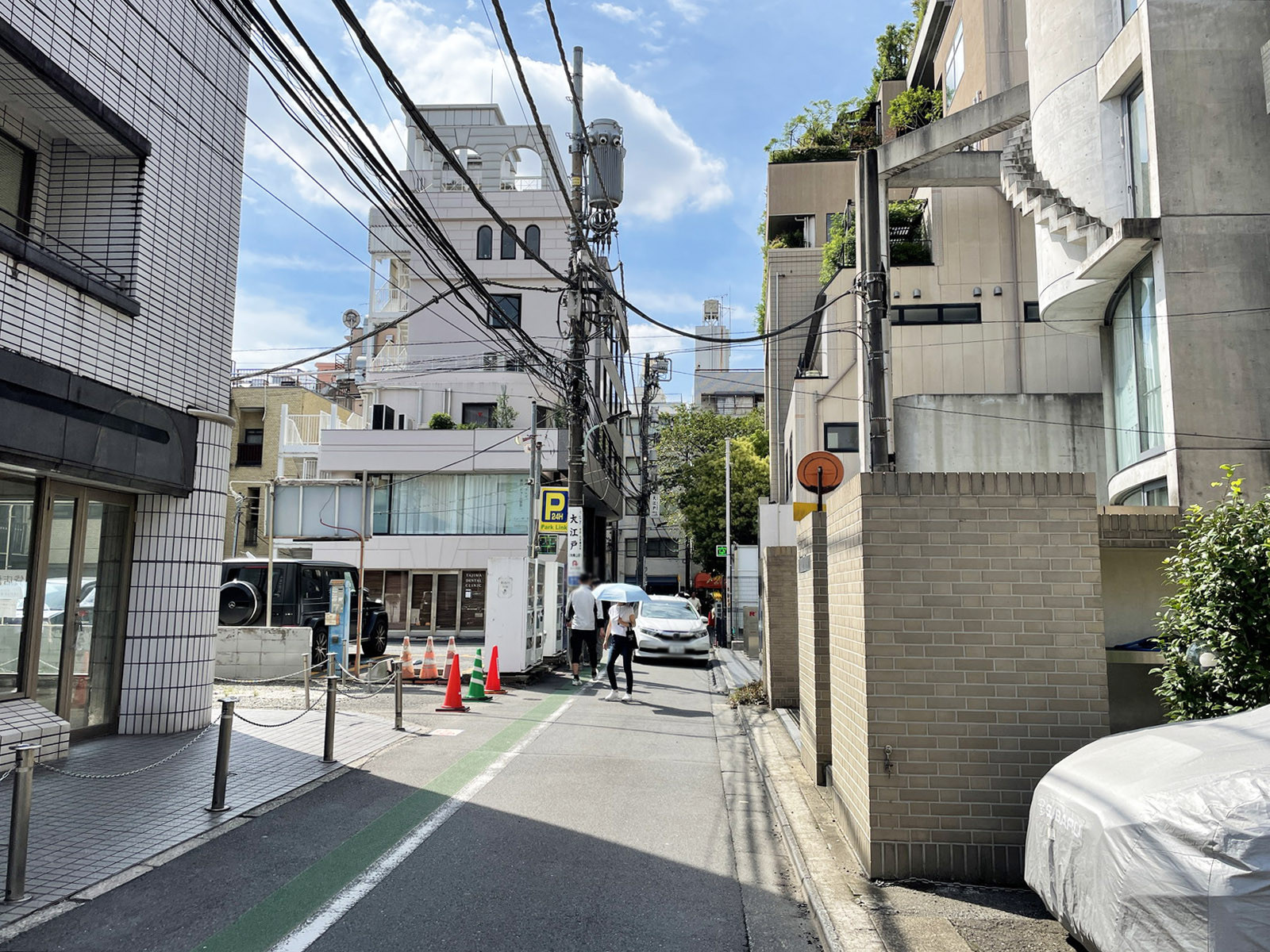 グレースビル前面の通り