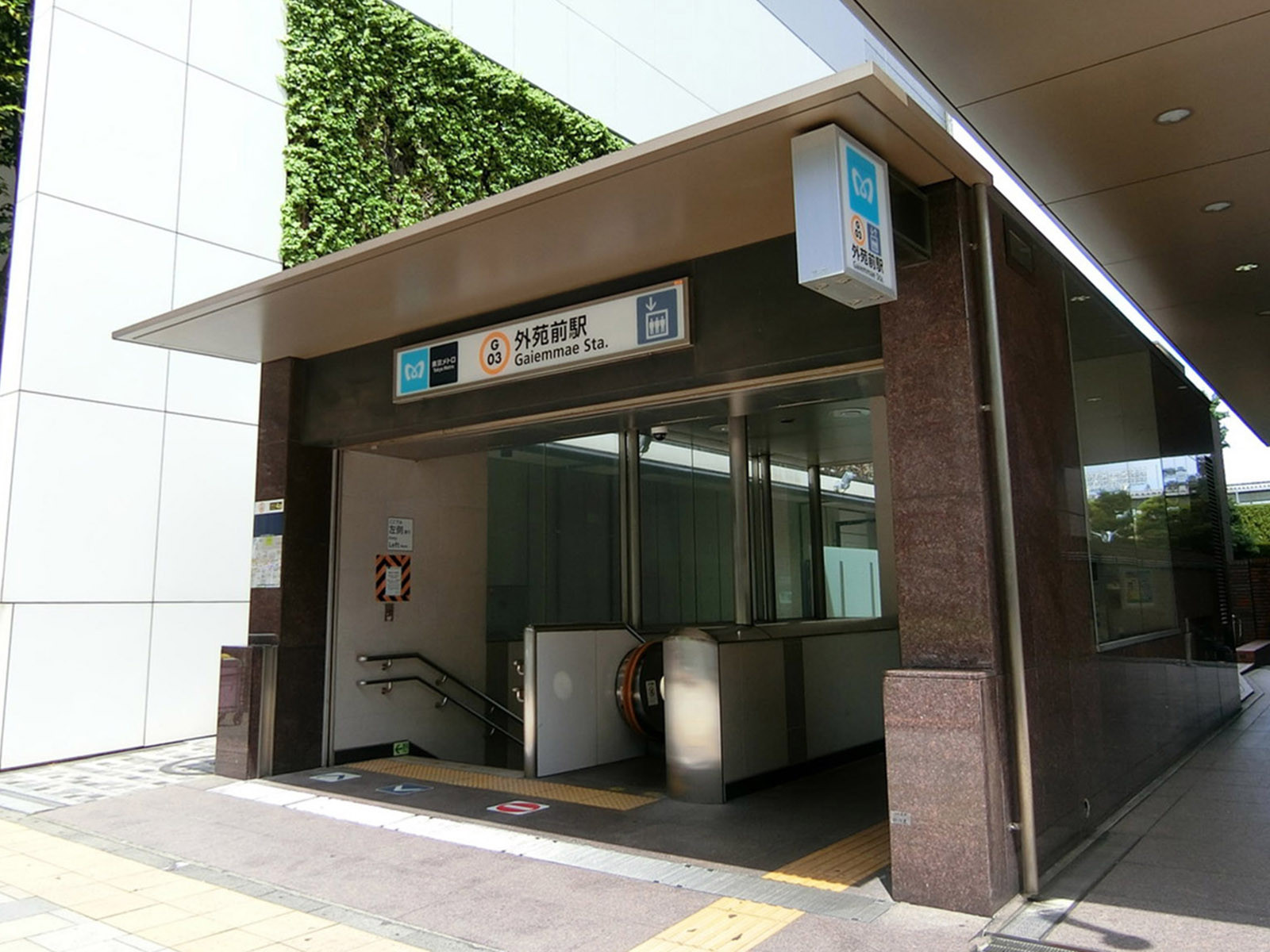 最寄りの「外苑前駅」