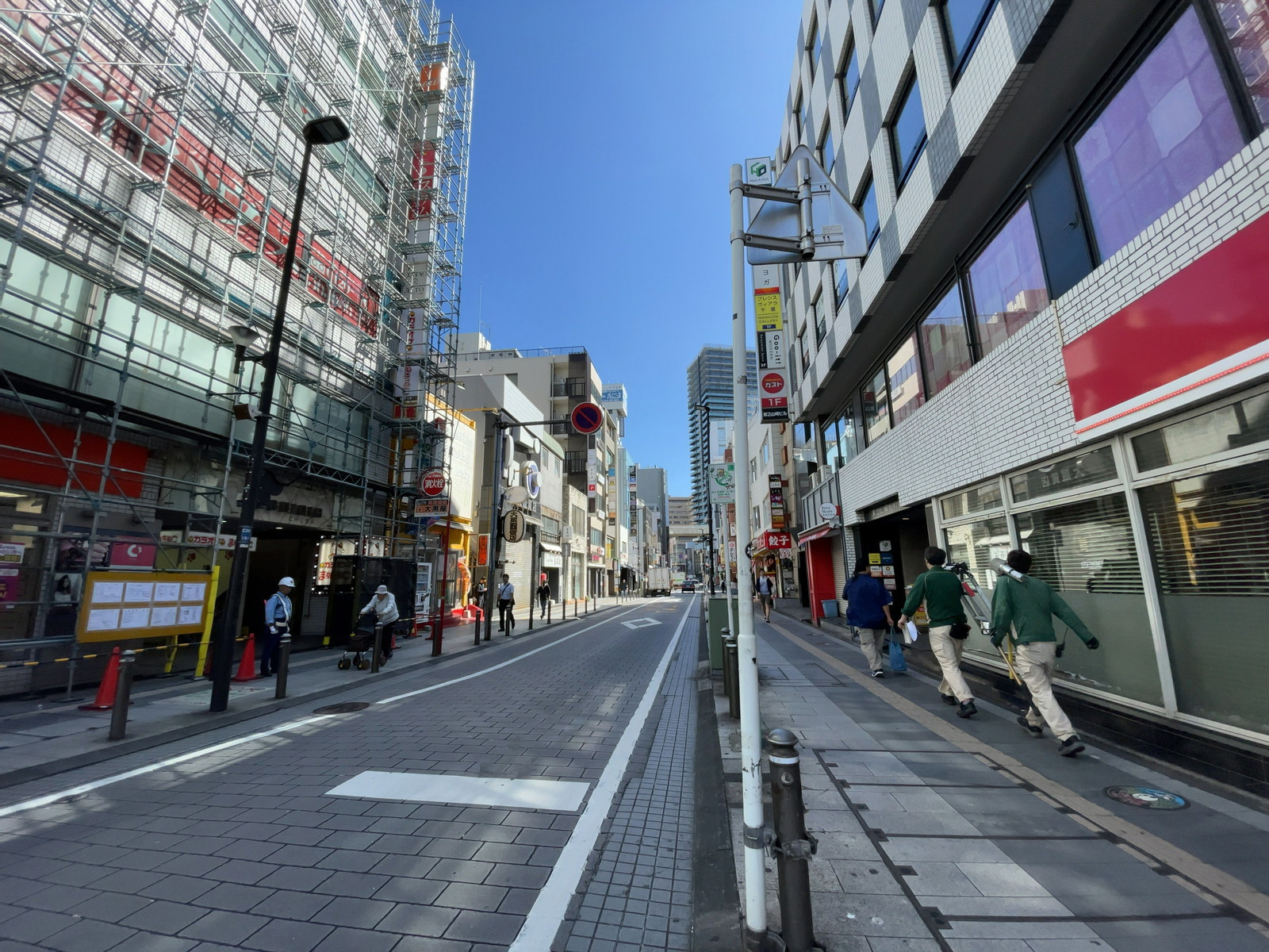 第2山崎ビル前面の通り