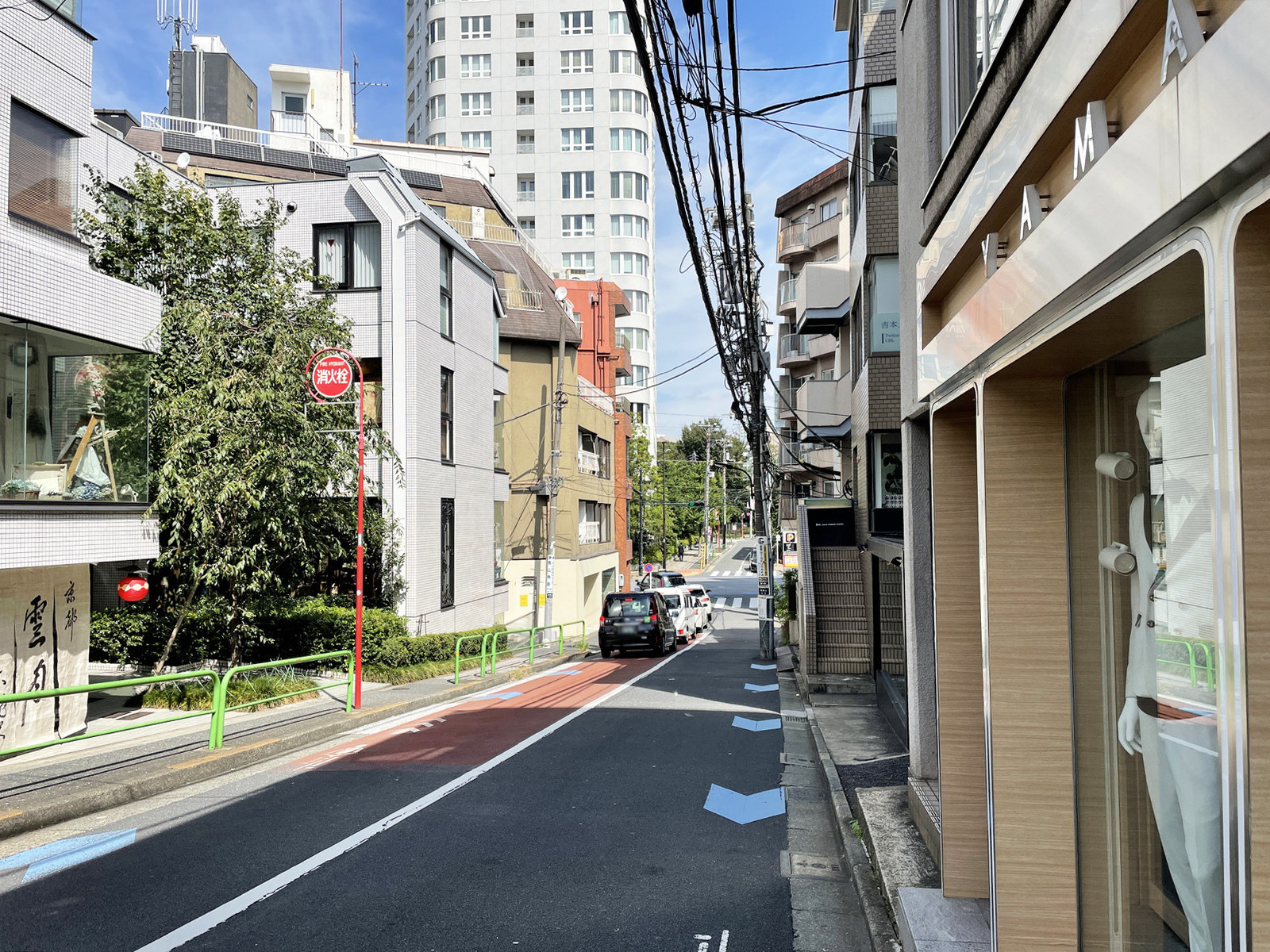 青山カサビアンカ前面の通り
