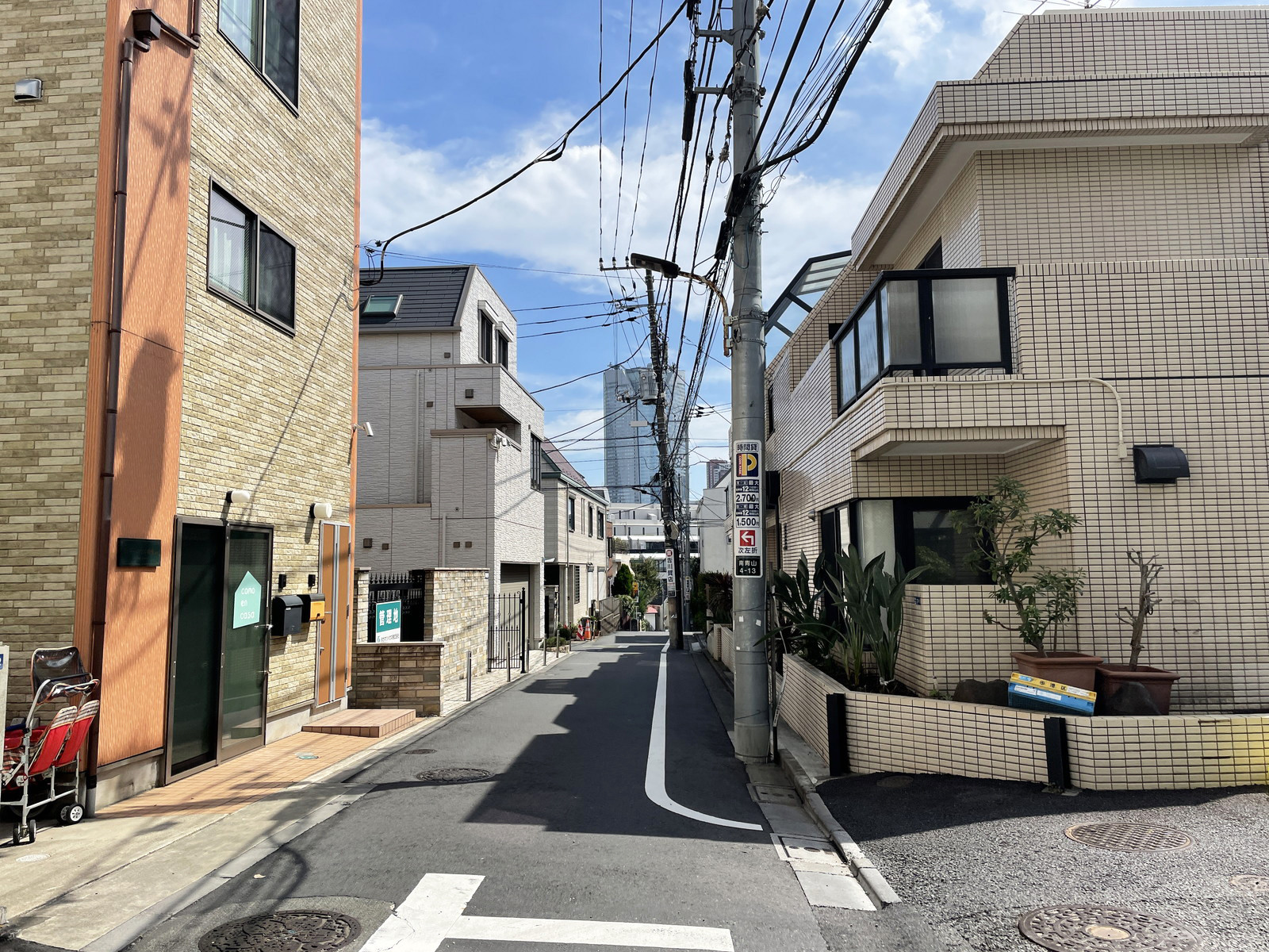 周辺は住宅街
