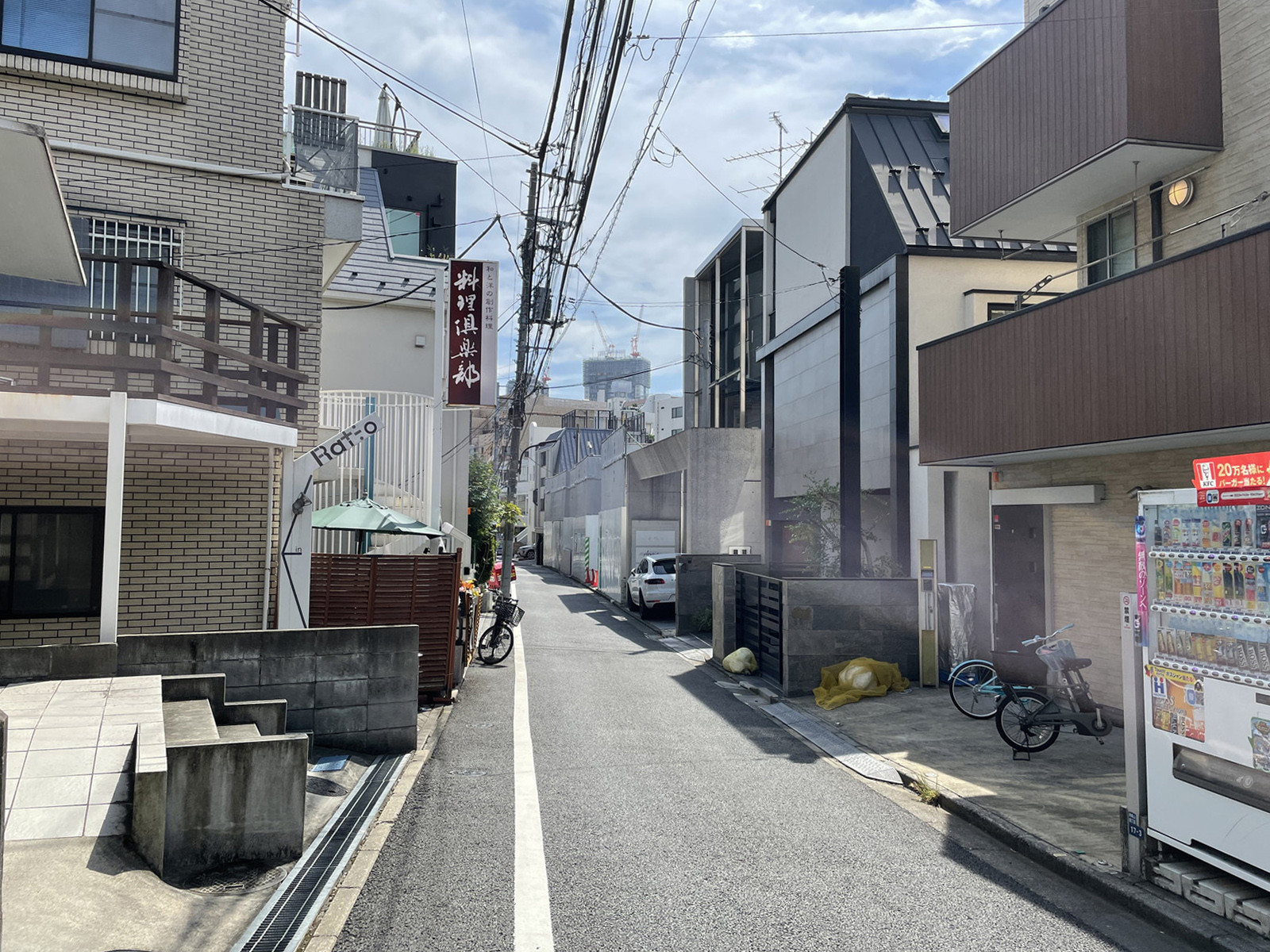 周辺は住宅街