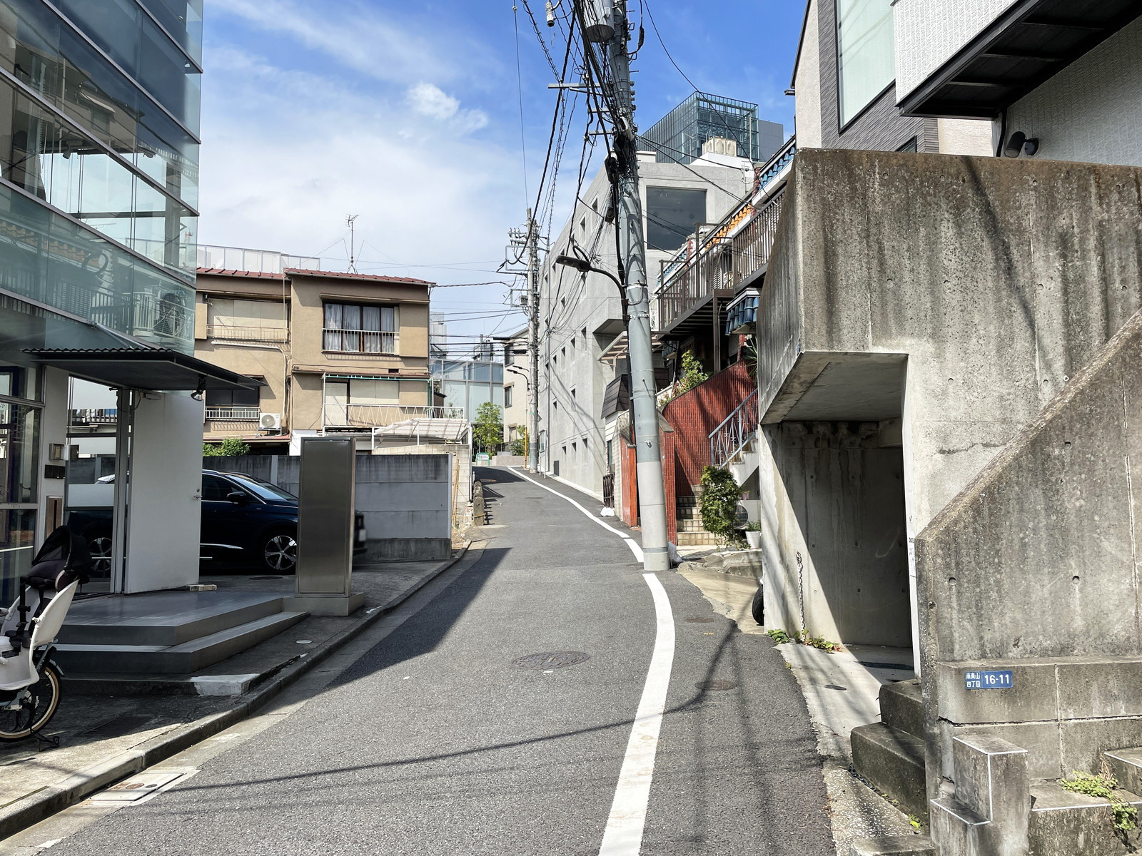 SHUN南青山前面の通り