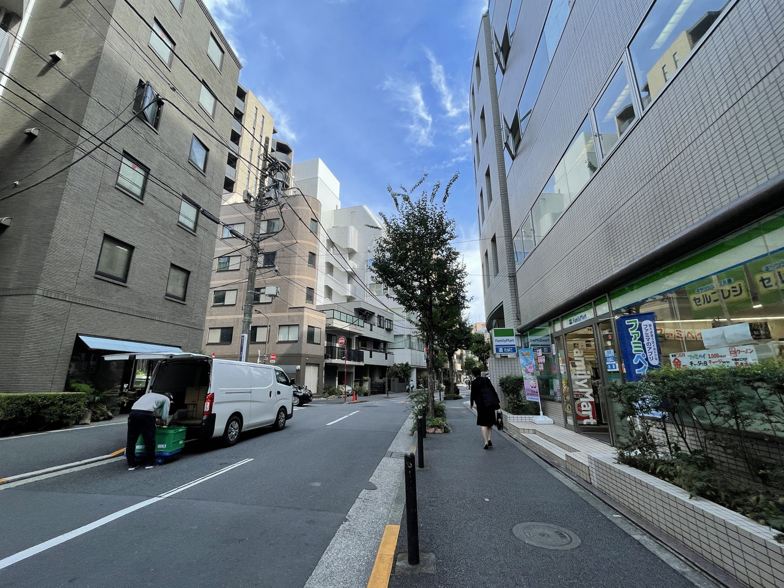ラウンドクロス一番町前面の通り