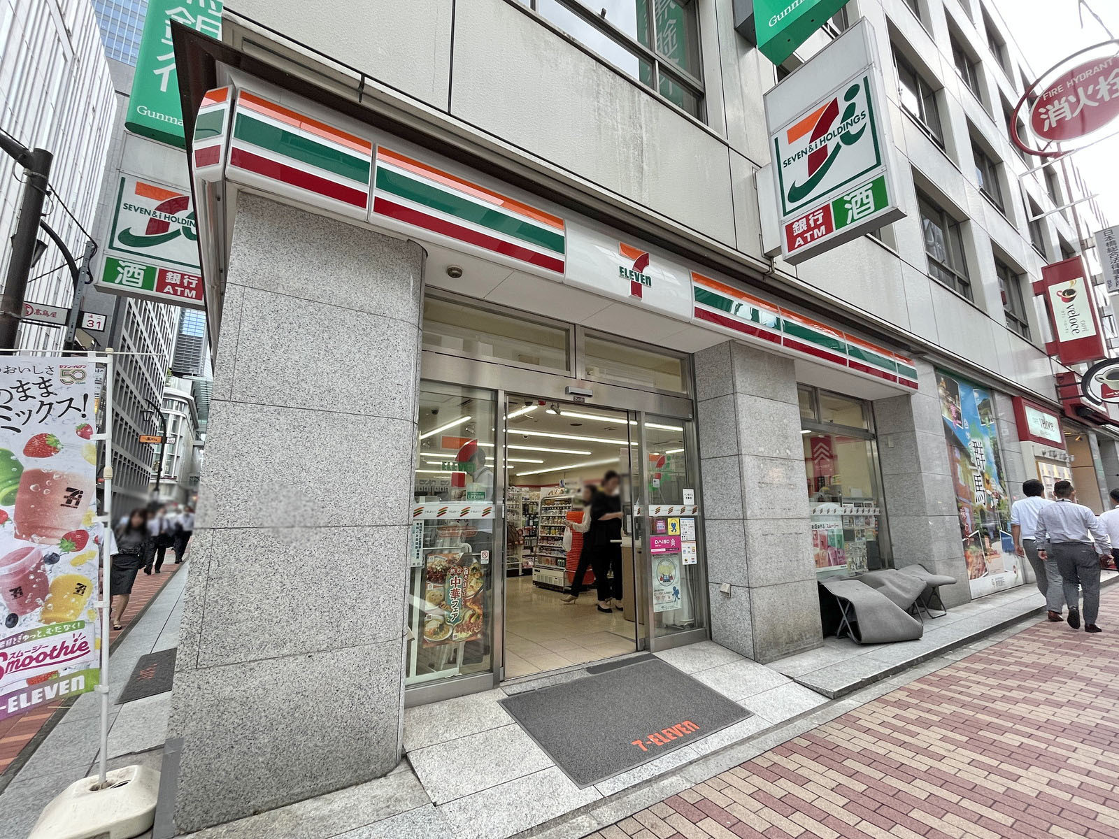 徒歩1分のセブンイレブン日本橋二丁目店