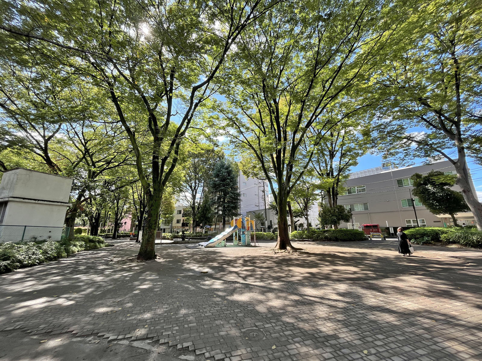 徒歩1分の西池袋公園