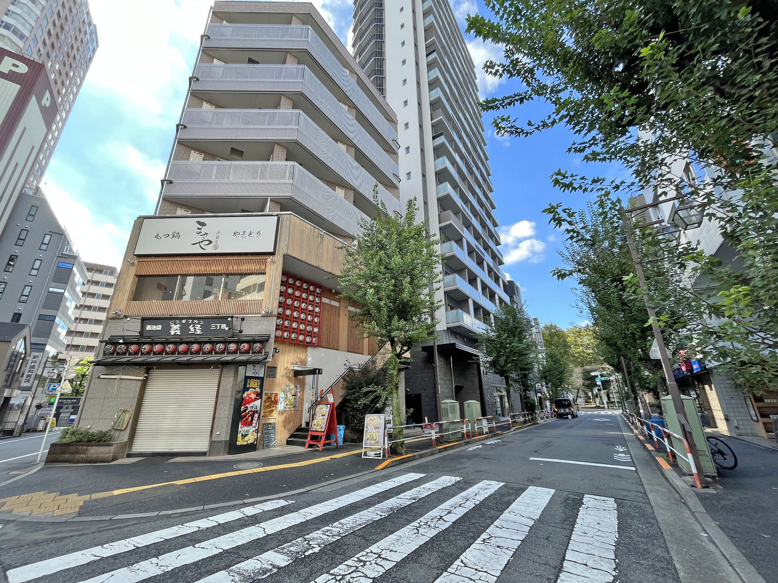 山栄ビル前面通り