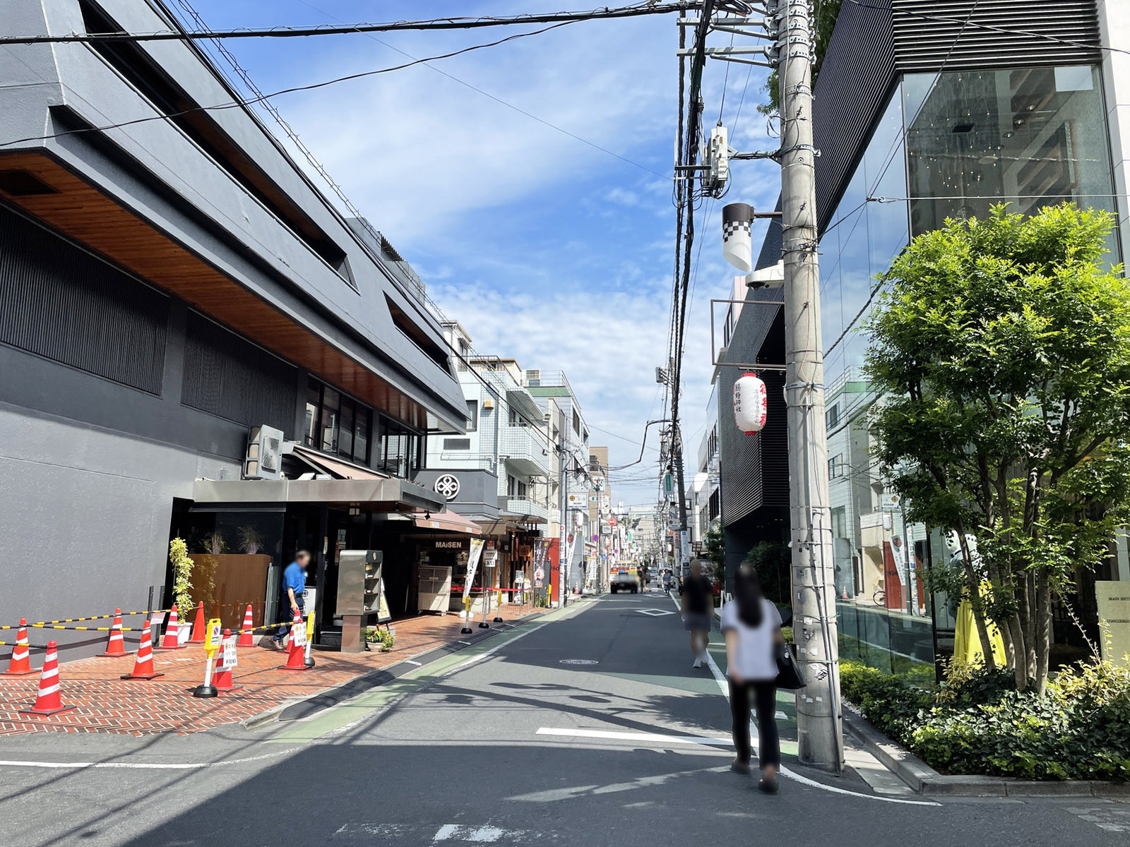 神宮前AK前面の通り