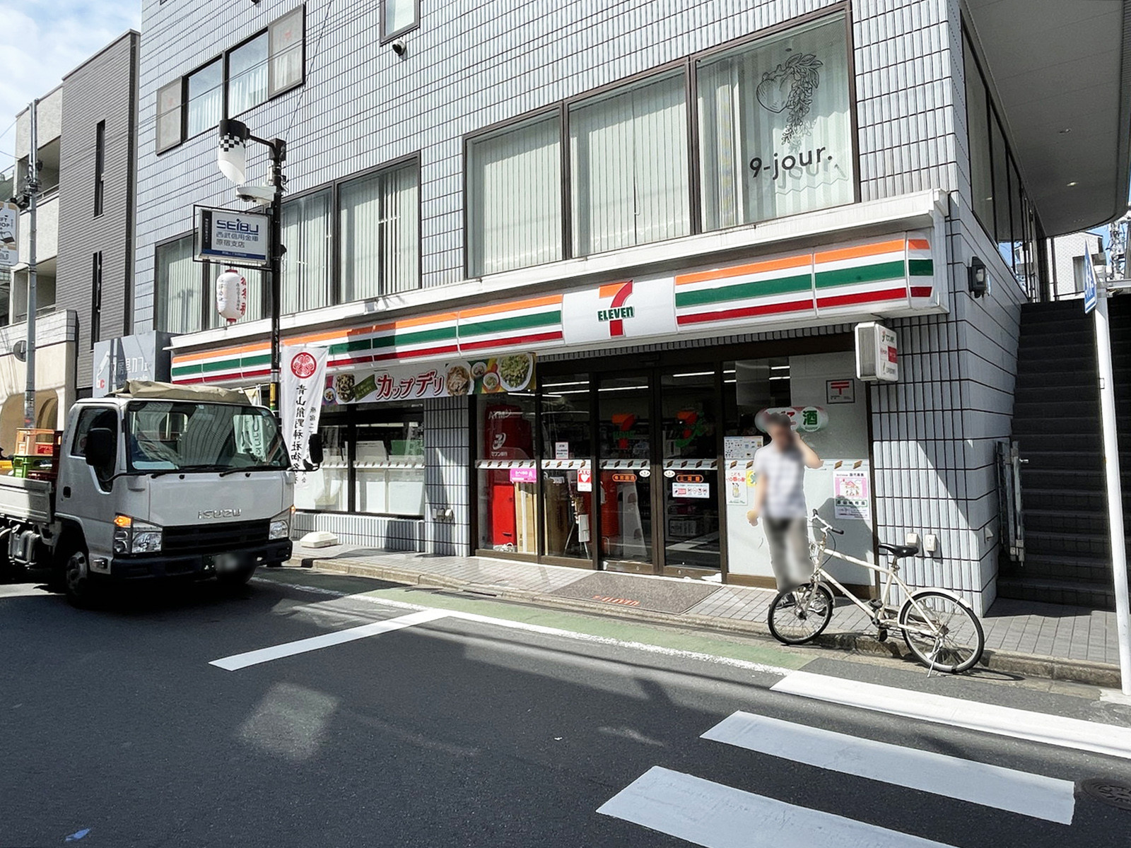 並びのセブンイレブン 神宮前店