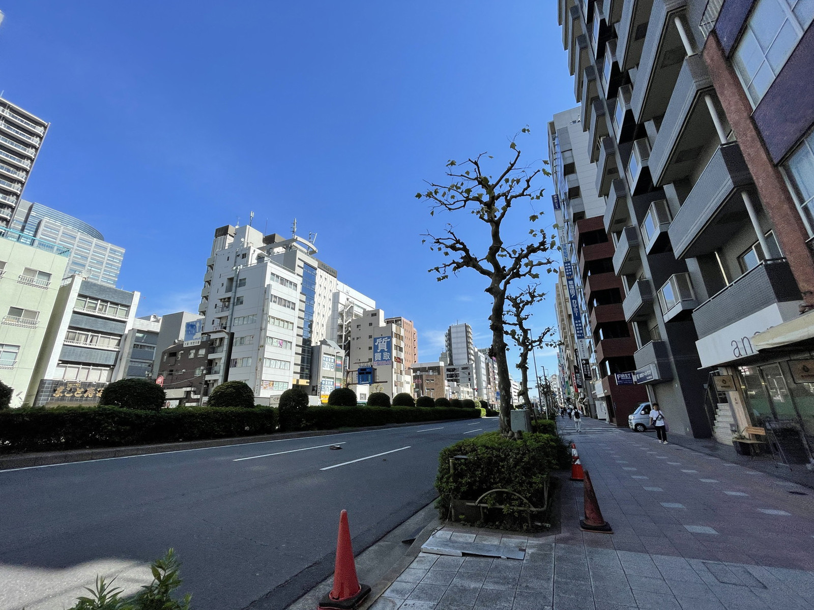 KDビル前面の通り