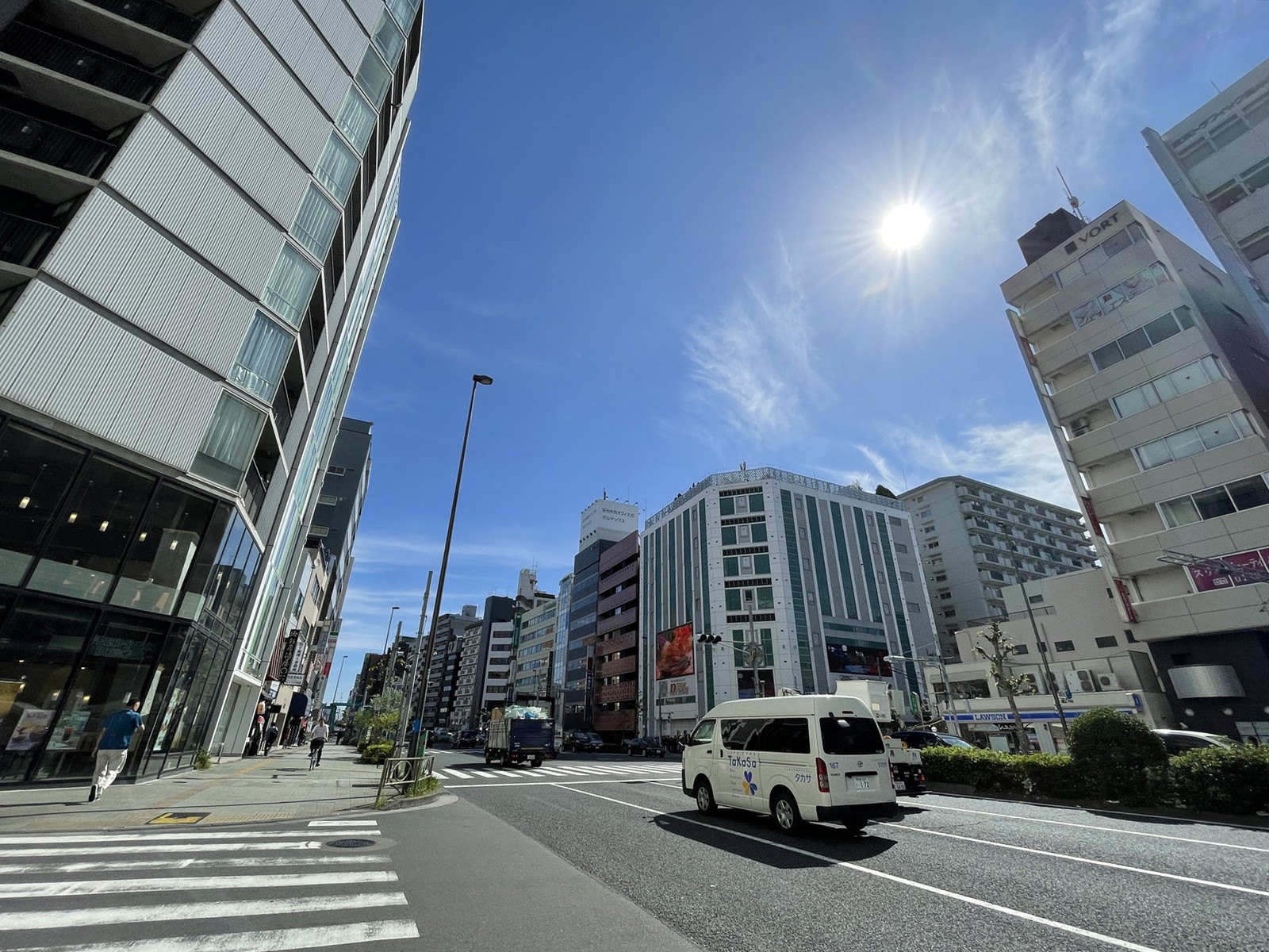 第2鈴勘ビル前面の京葉道路