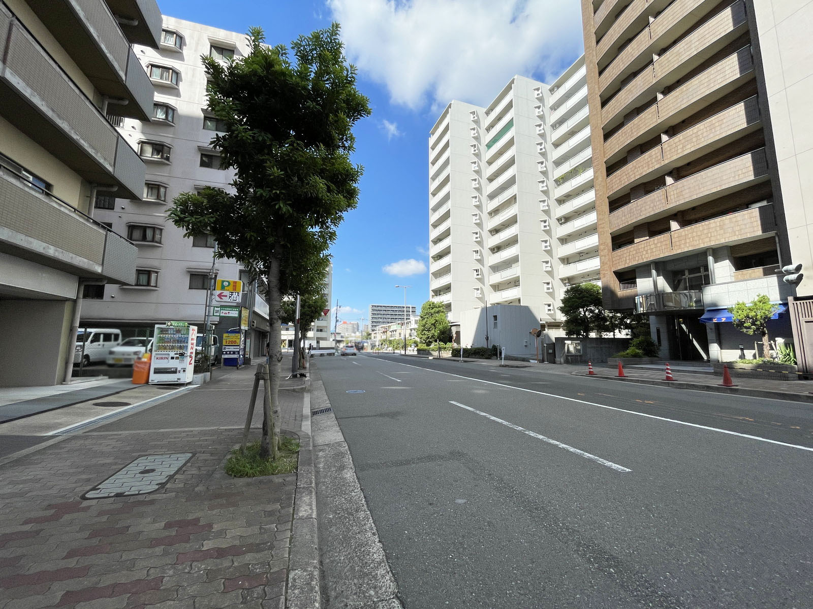 新大阪西浦ビル前面の通り