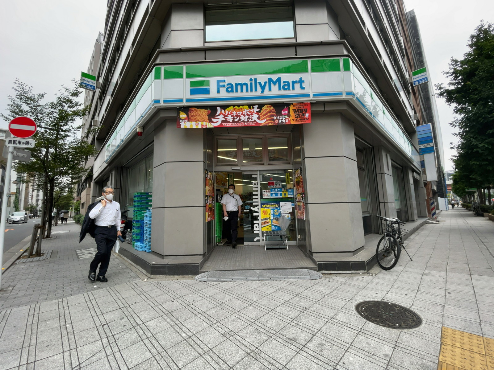 徒歩1分のファミリーマート新日本橋駅前店