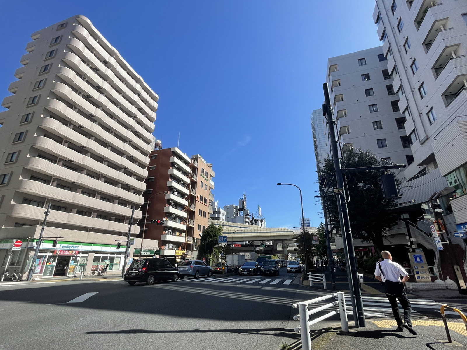麻布KFビル前面の通り