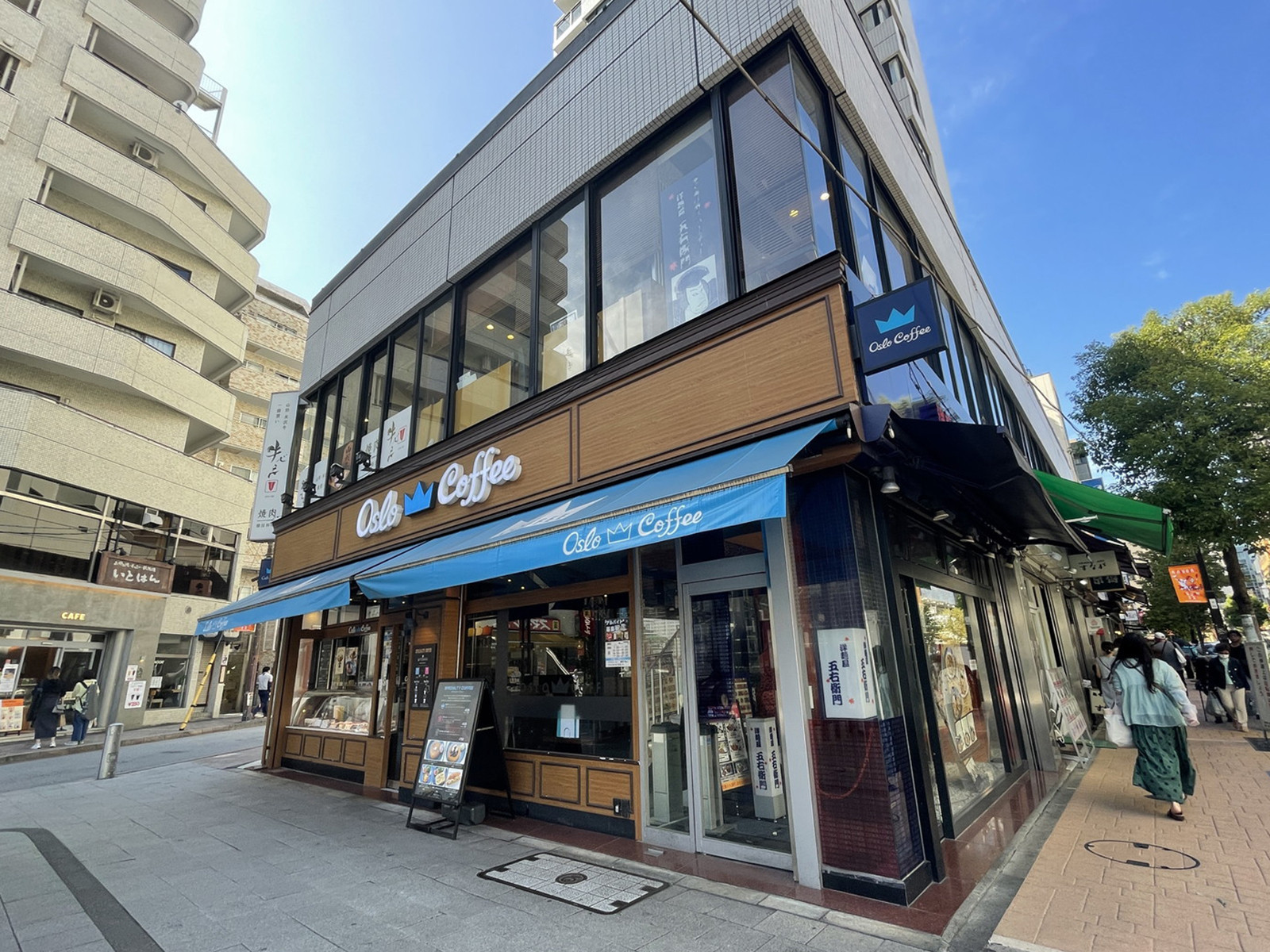 徒歩圏内には飲食店が点在