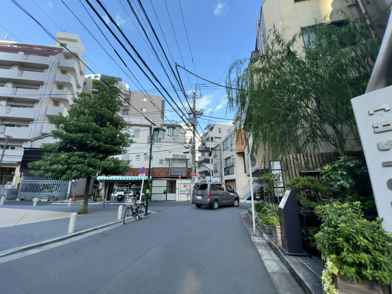 恵比寿キャストス前面の通り