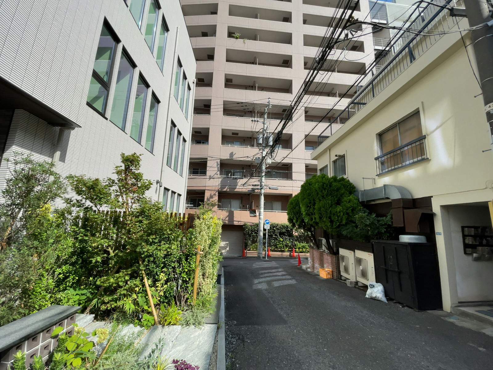 URABANKARA前面の通り