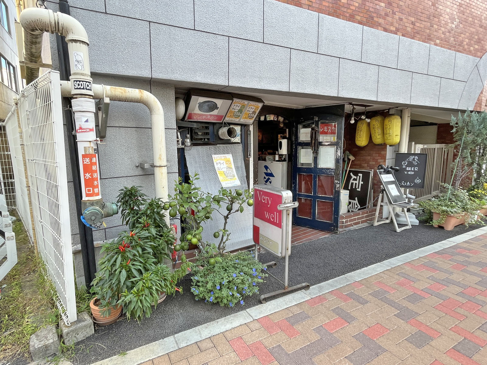 同じ並びの焼肉港屋