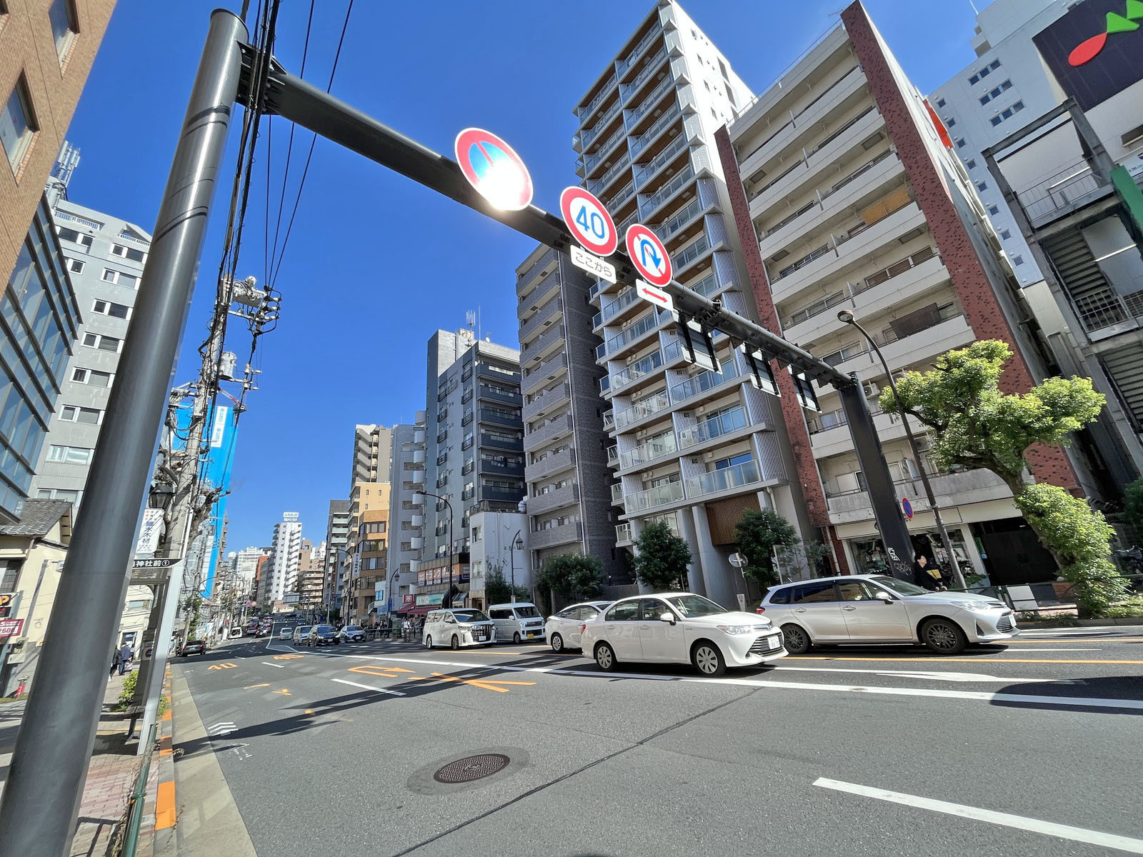 目黒山手プレイス前面の目黒通り