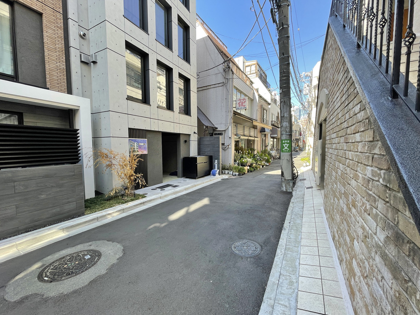 ブルックリンコートビル前面の通り