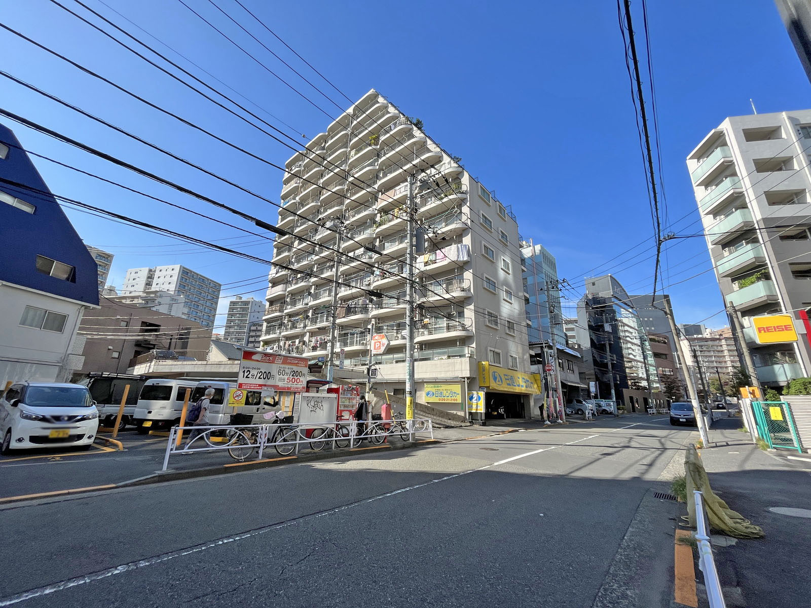 第6千陽ビル前面の柳通り