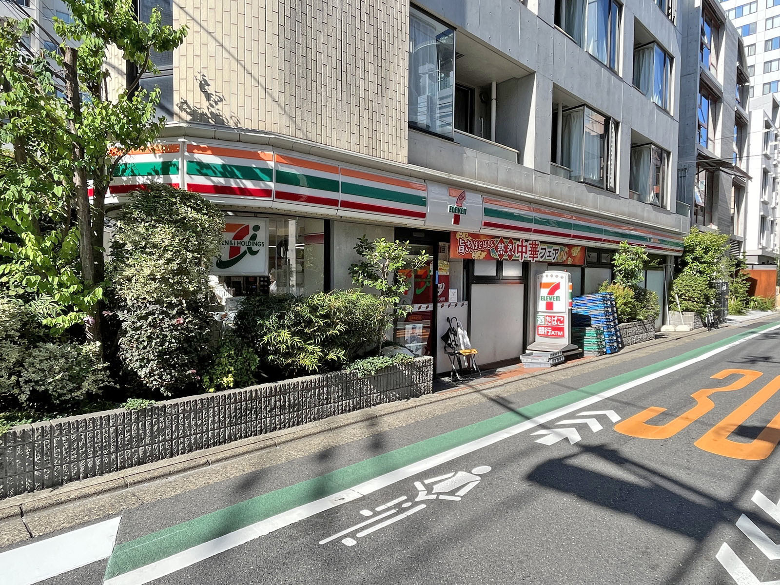 徒歩1分のセブンイレブン目黒柳通り店