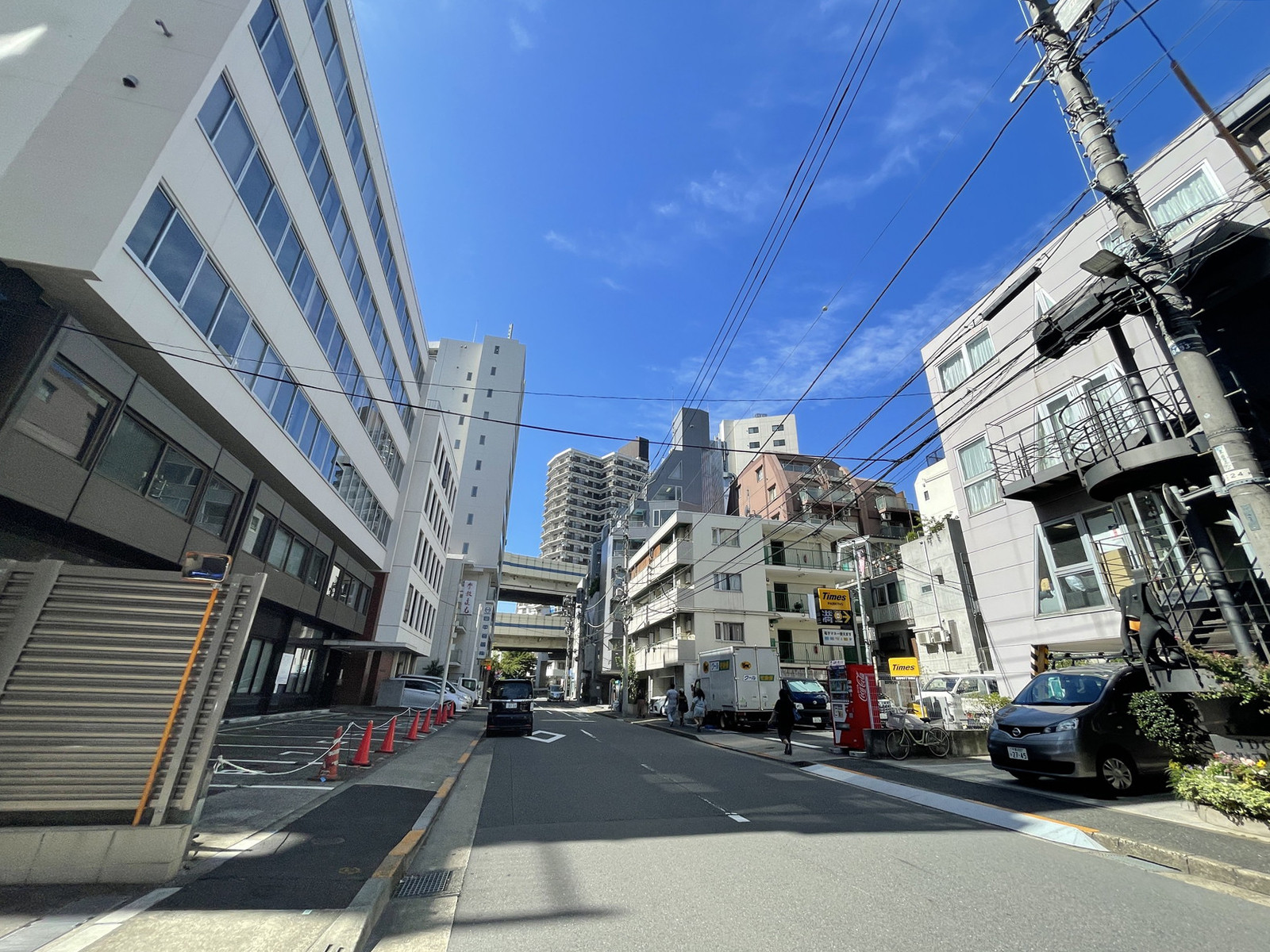シーガル麻布前面の通り