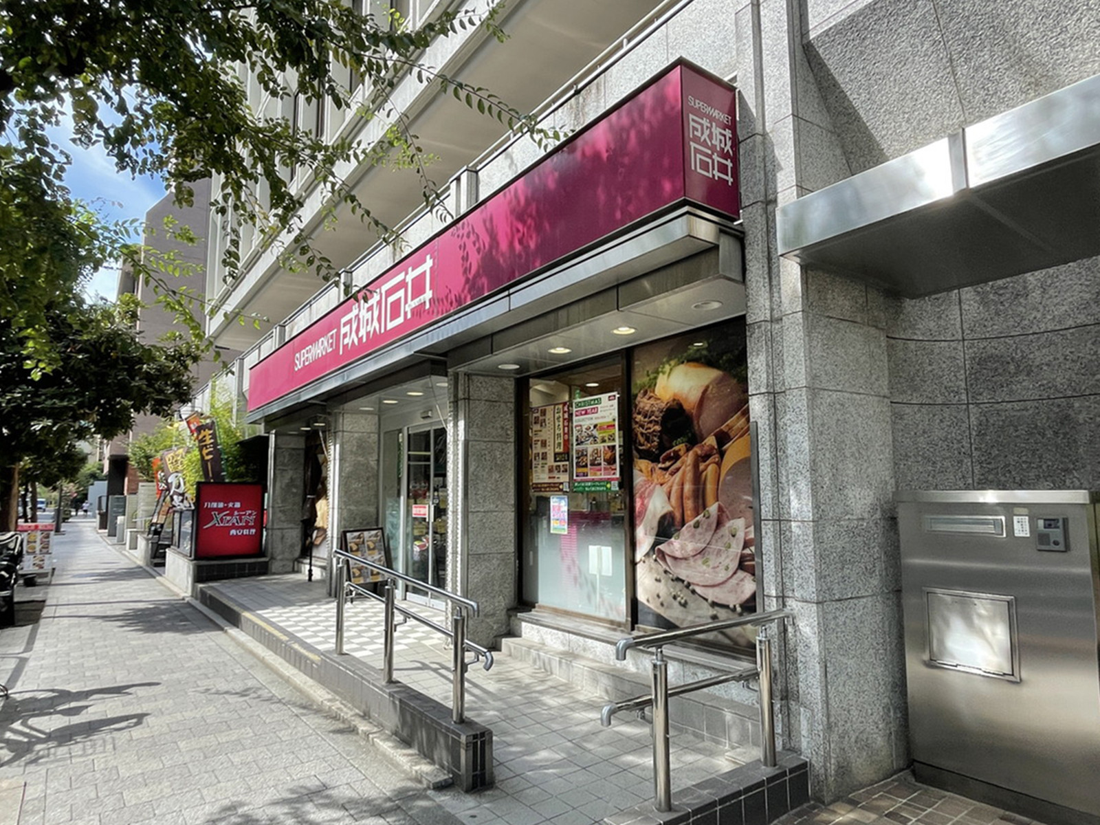 徒歩1分の成城石井 市ヶ谷店