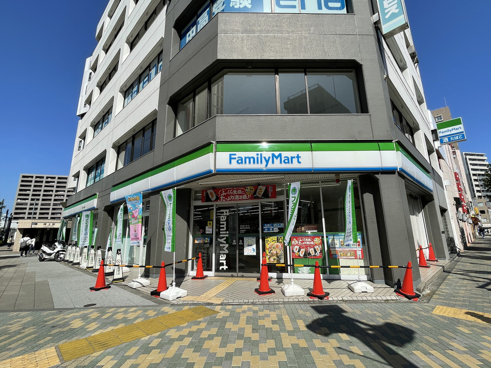 徒歩3分のファミリーマート墨田押上駅前店