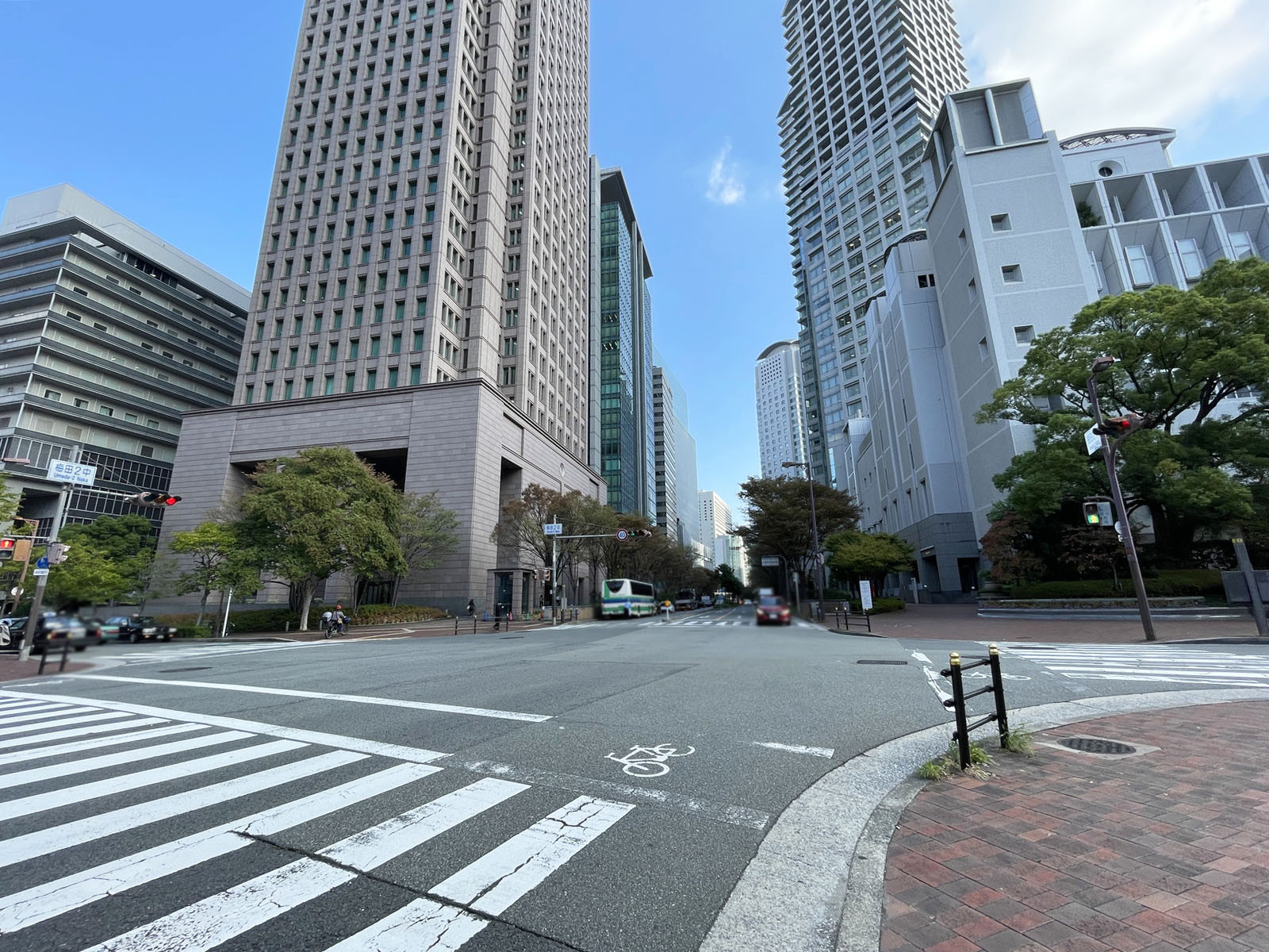 梅田阪神第1ビルディング前面の通り