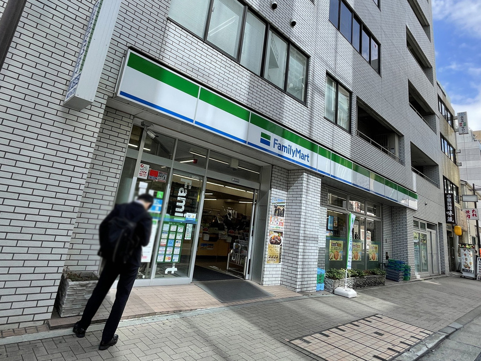 徒歩1分のファミリーマート浜松町駅南店