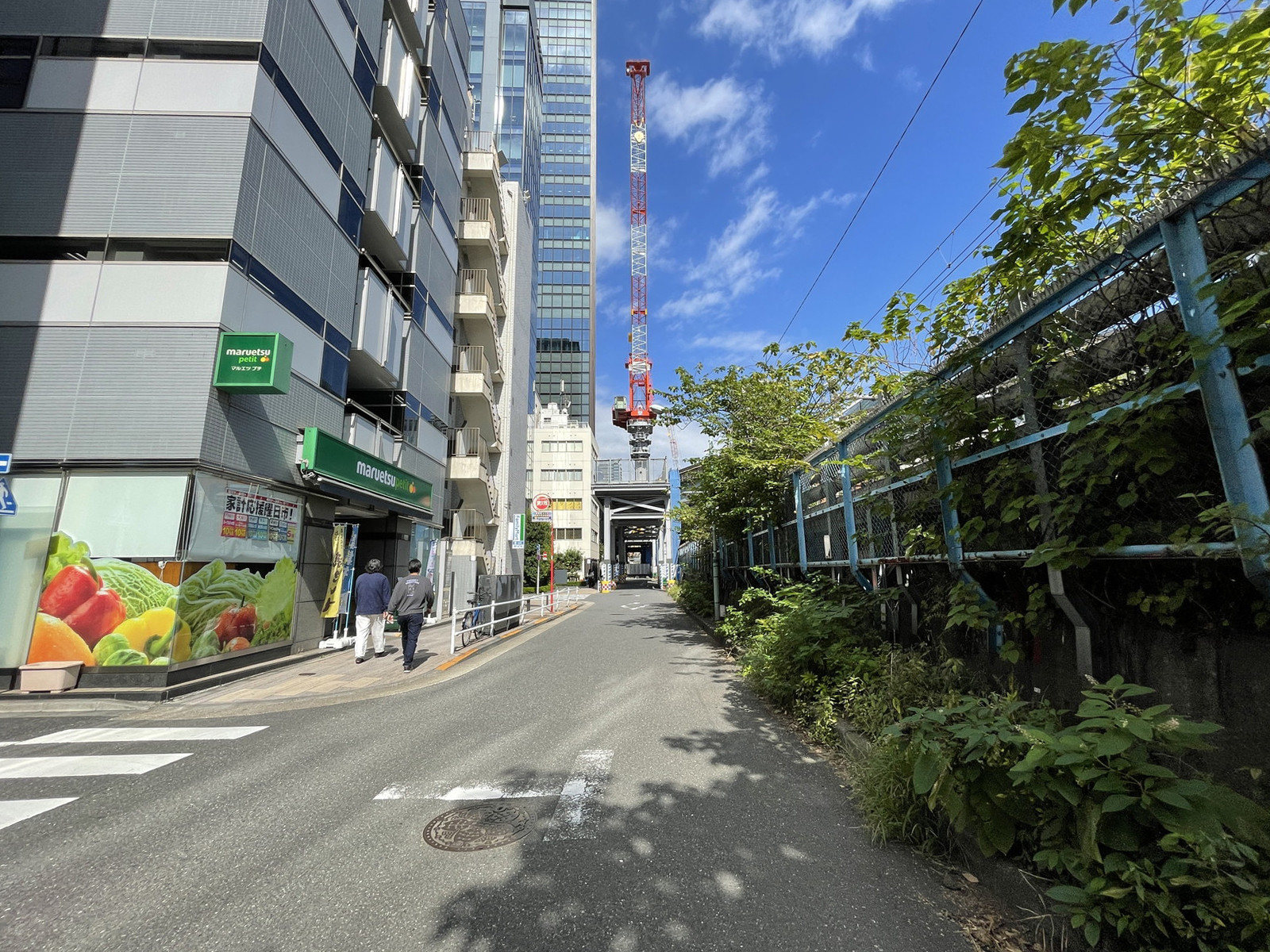 浜松町エムプレスビル前面の通り