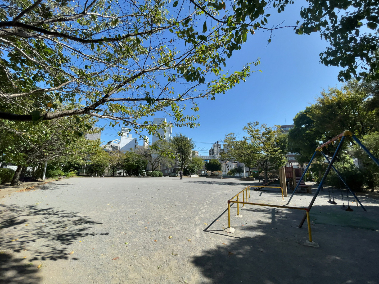 徒歩1分の登戸1丁目公園
