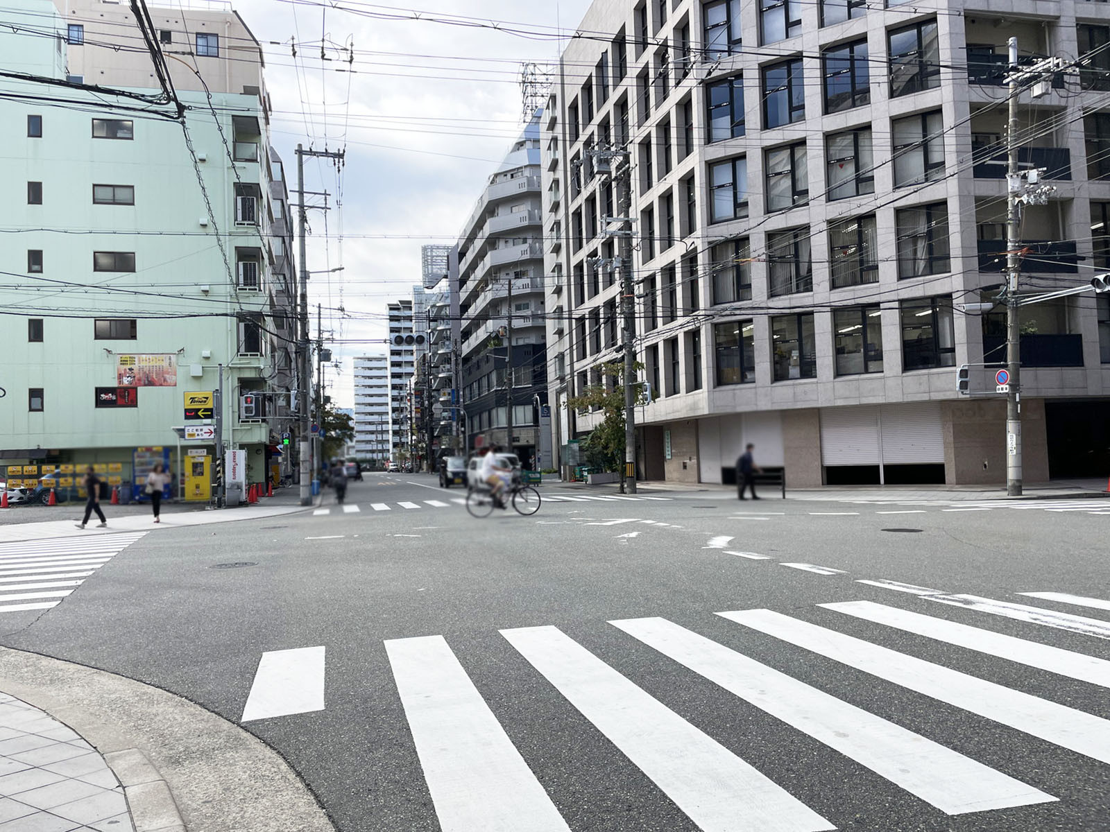 新大阪阪神ビル前面の通り