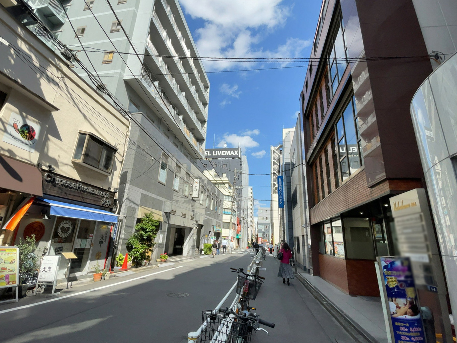 ナカハナビル前面の通り