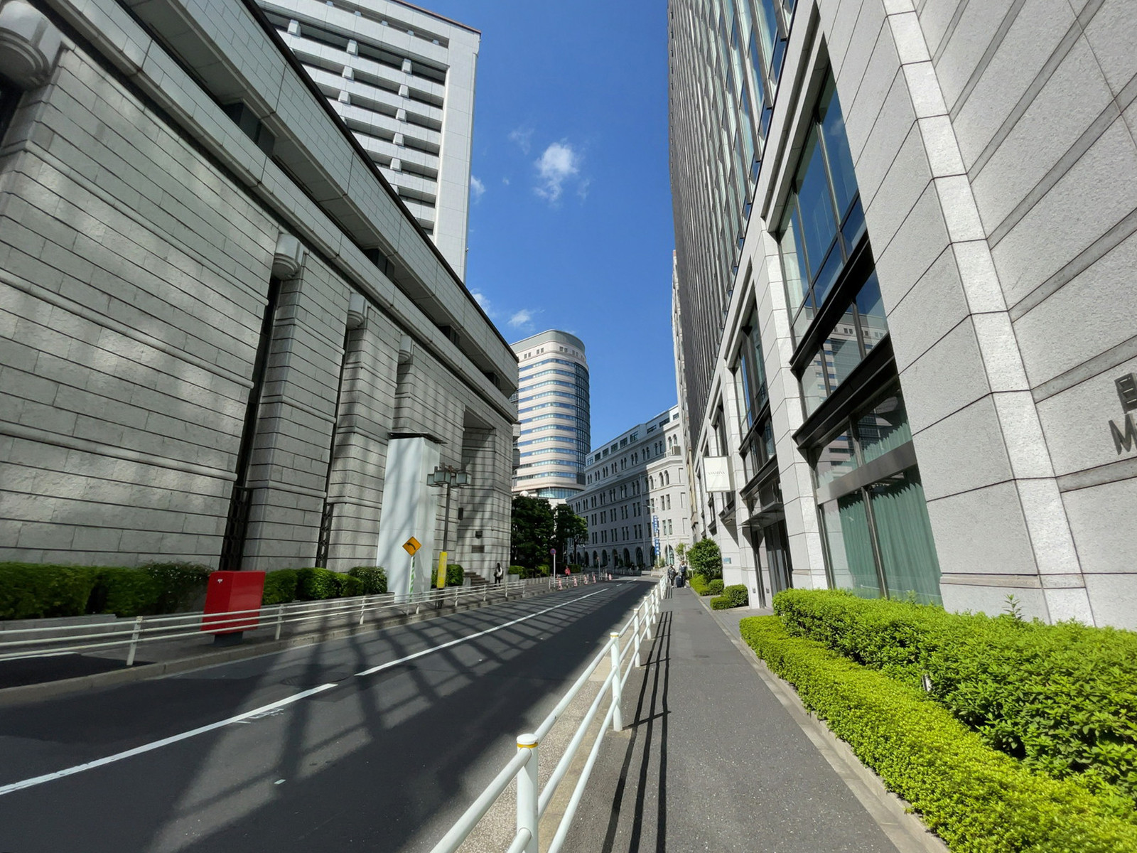 日本橋兜町M-SQUARE前面の通り