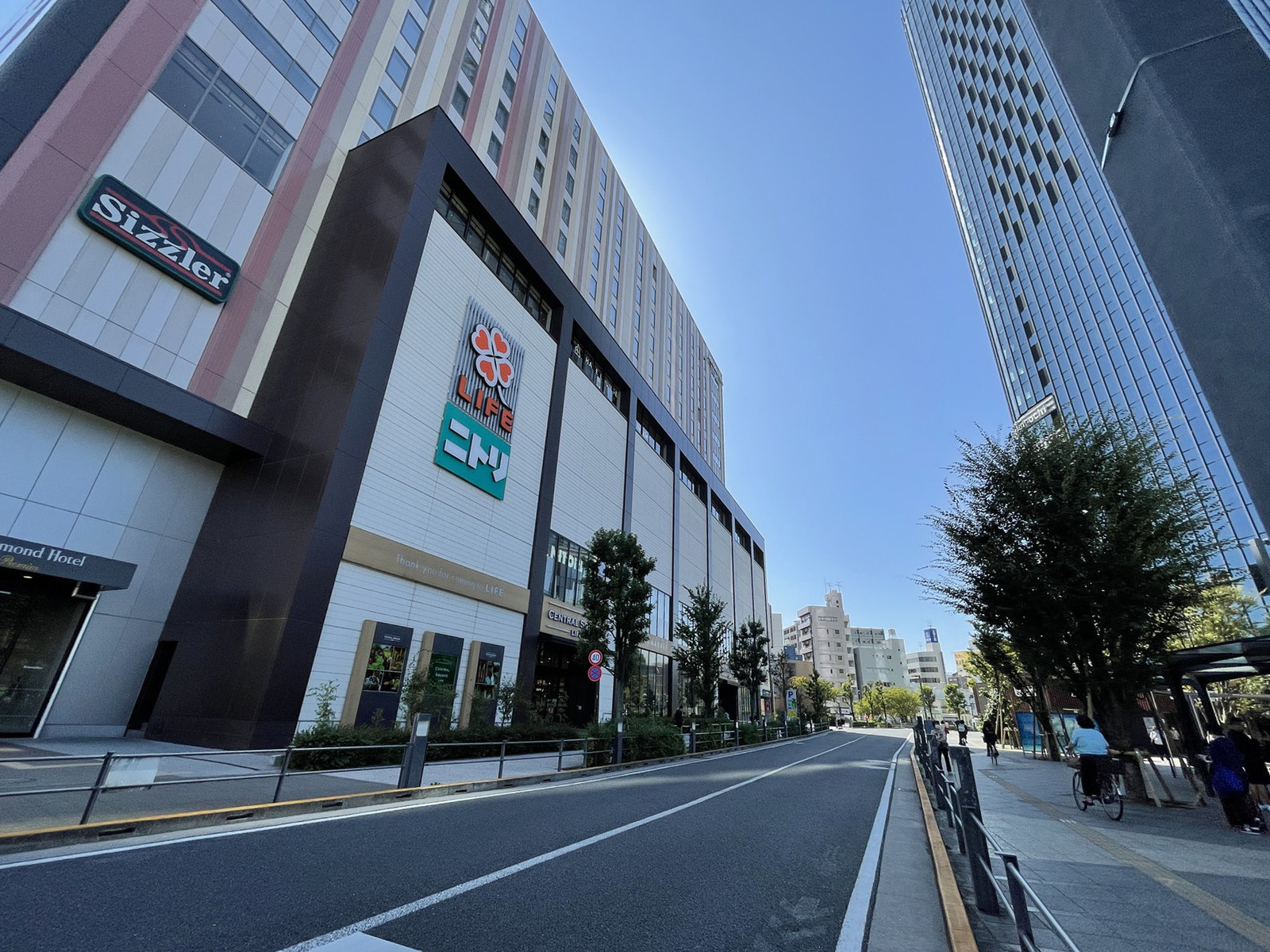 東京スカイツリーイーストタワー前面の通り